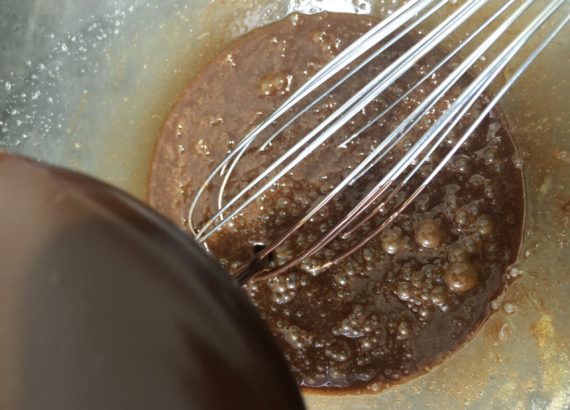 ajout mélange chocolat crème fondant