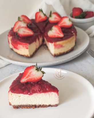 decoupe-cheesecake-new-yorkais-fraise
