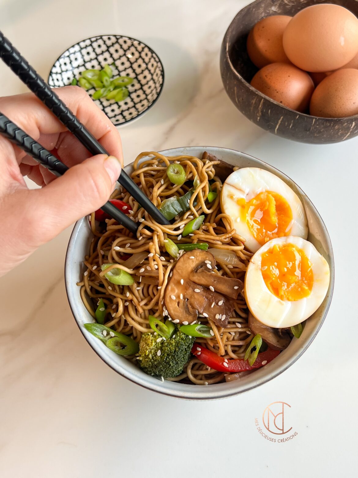 dégustation nouilles chinoises et oeuf mollet